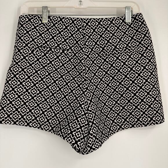 Alythea Black & White High Rise Shorts Size Large - Picture 3 of 5